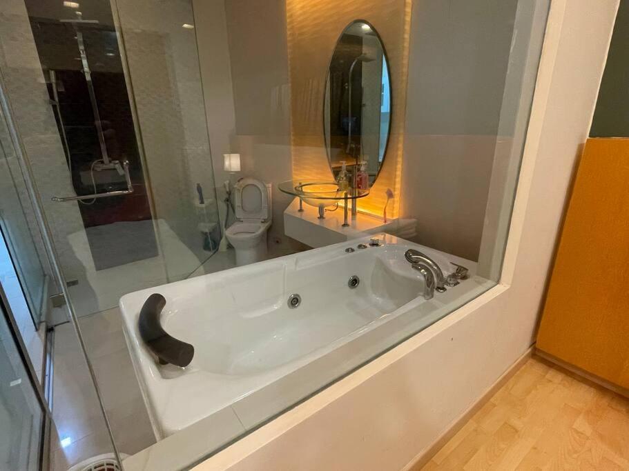 Stylish Romantic Couples Getaway At Kl City 1419 Kuala Lumpur Luaran gambar